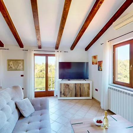 With Balcony & Parking, Claudia Apartament *