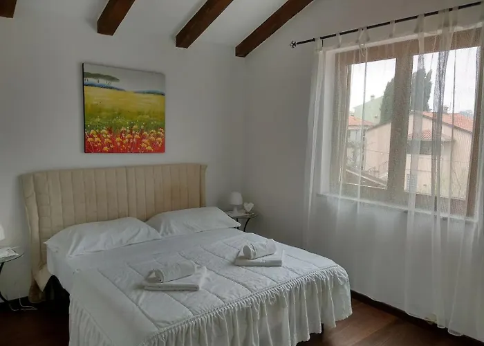With Balcony & Parking, Claudia Appartement *