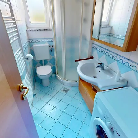 Apartman With Balcony & Parking, Claudia *