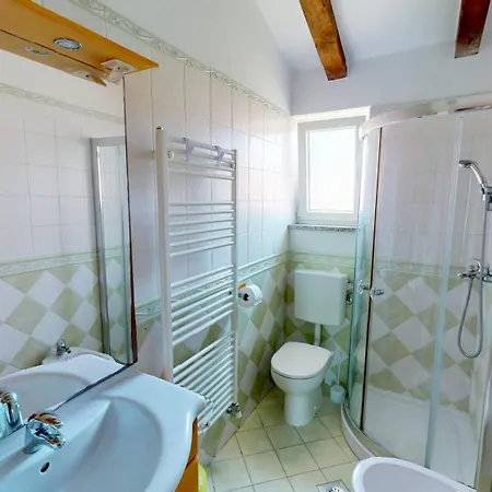 Apartman With Balcony & Parking, Claudia